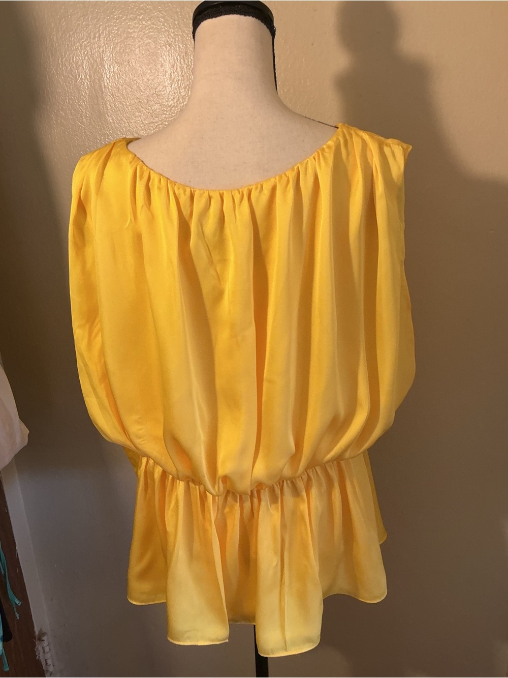 Ali Ro Size 12 Yellow Sleeveless Blouson Top Lined Side Zip Peplum Blouse - Picture 2 of 9